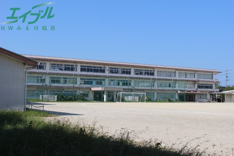 中学校　桑名市立成徳中学校（中学校）まで2055m