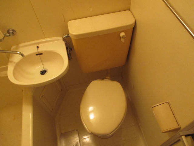 トイレ　ユニットバス内のトイレです
