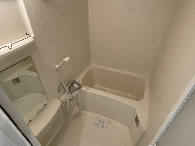 バス・シャワールーム　落ち着いた空間のお風呂です