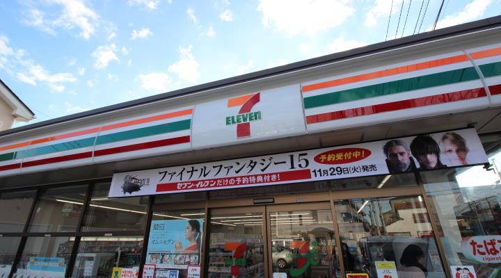 コンビニ　セブンイレブン東深井店（コンビニ）まで924m