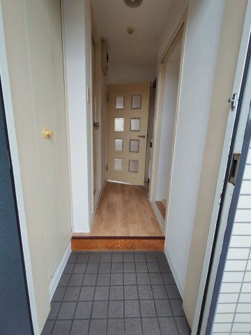 玄関　シューズボックス付きでスッキリ使える玄関♪