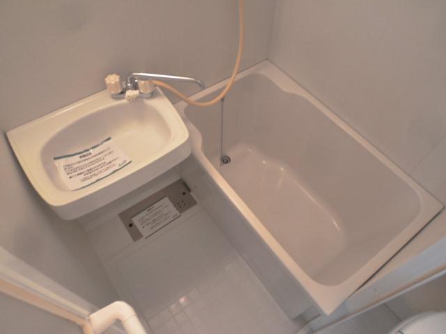バス・シャワールーム　バスとトイレ別って嬉しいですね