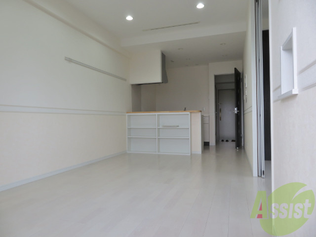 居室・リビング　１０．８３帖のＬＤＫです。白を基調とした清潔感あるお部屋。
