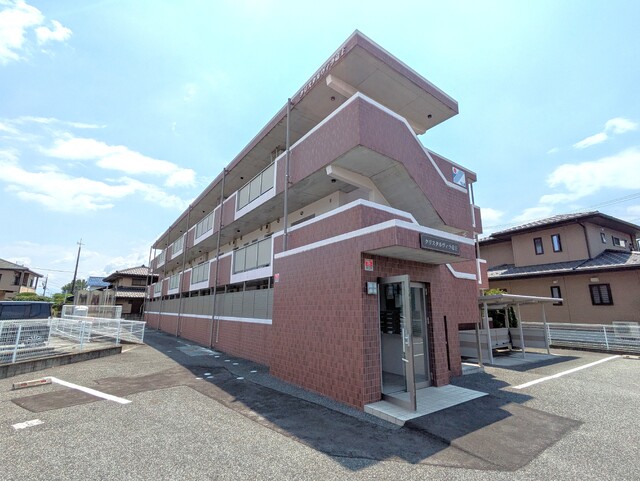建物外観　☆鉄筋コンクリート造　オートロック付き！　３階建てマンション