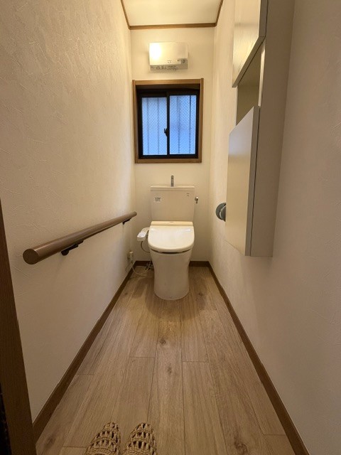 円蔵注文住宅戸建て貸家のトイレ写真