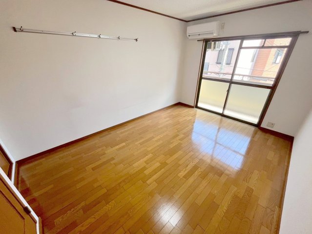 プレミール新大宮の居間写真