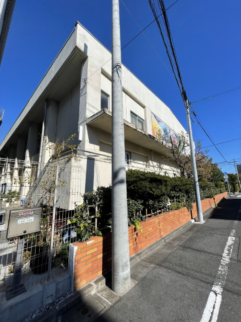 中学校　江戸川区立小岩第一中学校（中学校）まで539m