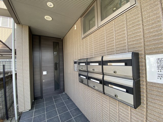 玄関　エントランス　オートロック完備です