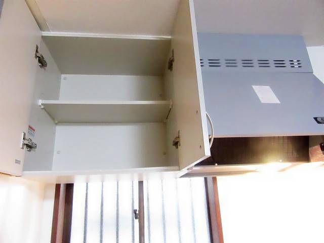 その他　キッチンスペース上部収納。