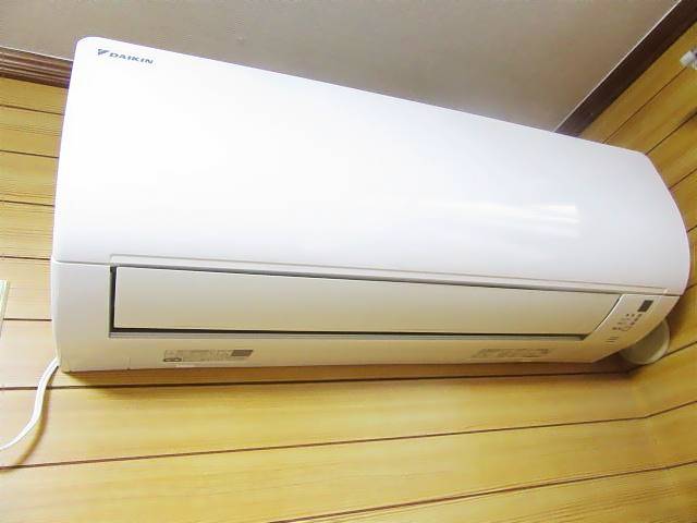 その他　キッチンスペースのエアコン。