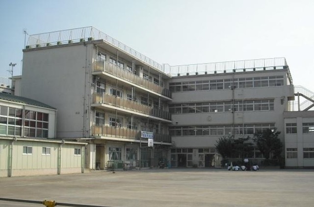 中学校　大田区立大森第七中学校（中学校）まで989m