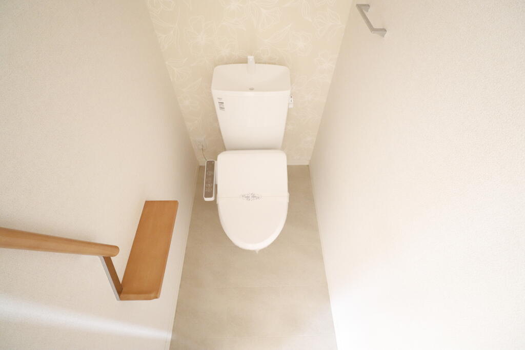 トイレ　温水洗浄便座付きトイレです♪