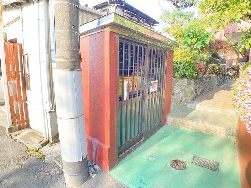 東京メトロ東西線 浦安駅 徒歩10分 3階建 築35年の外観写真
