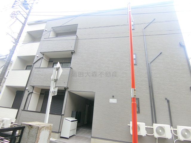 建物外観　2026年8月築　木造地上3階建て総戸数12戸の賃貸アパート