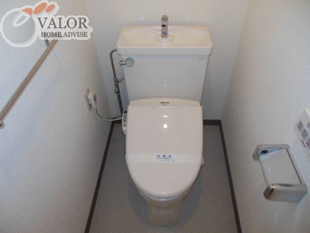 東急目黒線 元住吉駅 徒歩2分 4階建 築32年のトイレ写真