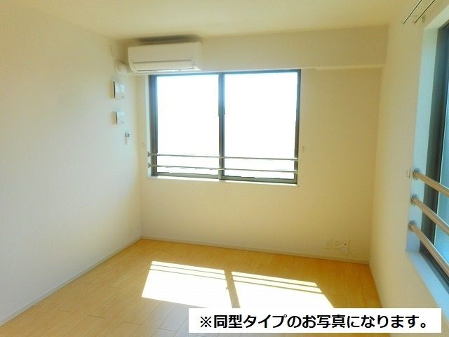 あおなみ線 中島駅 徒歩19分 3階建 築6年の居間写真