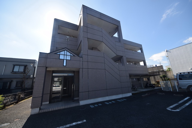 建物外観　～落ち着いた住宅地に立地します～