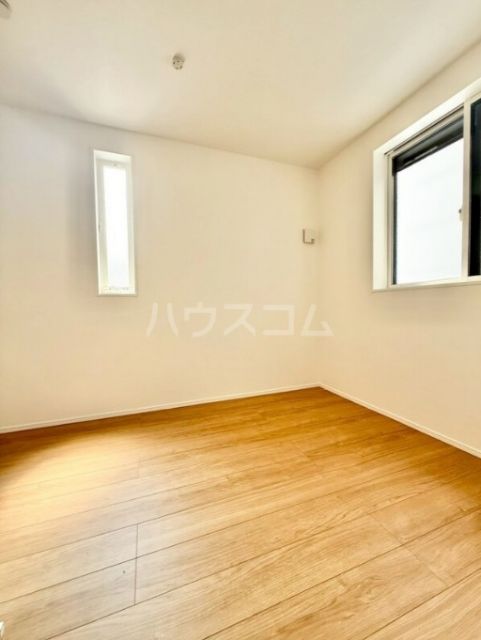 QLAZO鶴見区北寺尾戸建の居間写真