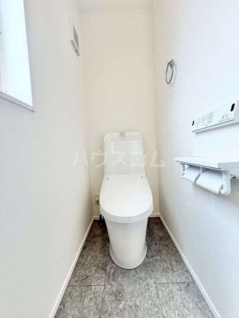 QLAZO鶴見区北寺尾戸建のトイレ写真