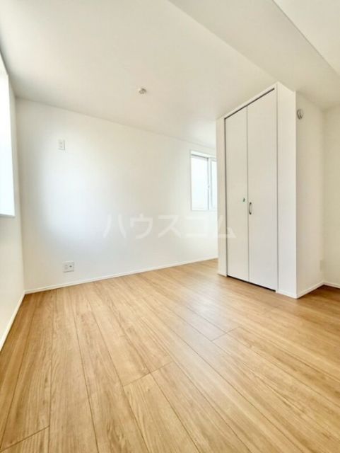 QLAZO鶴見区北寺尾戸建の居間写真