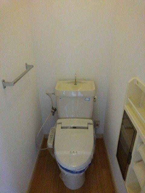 ＪＲ東海道本線 南彦根駅 徒歩25分 2階建 築33年のトイレ写真