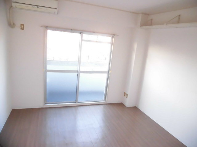 居室・リビング　綺麗なフローリングのお部屋です