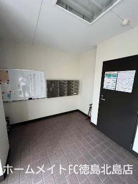 ＪＲ牟岐線 阿波富田駅 徒歩25分 3階建 築30年の外観写真