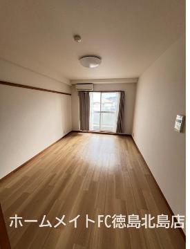 ＪＲ牟岐線 阿波富田駅 徒歩25分 3階建 築30年の内装写真