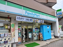 コンビニ　ファミリーマート（コンビニ）まで180m