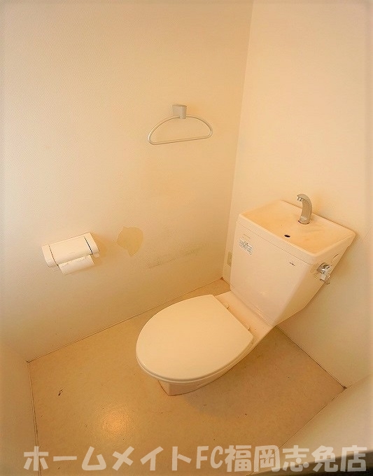 ＪＲ香椎線 須恵中央駅 2階建 築19年のトイレ写真