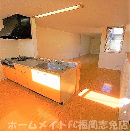 ＪＲ香椎線 須恵中央駅 2階建 築19年の居間写真