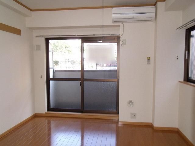 その他部屋・スペース　フローリングの室内です