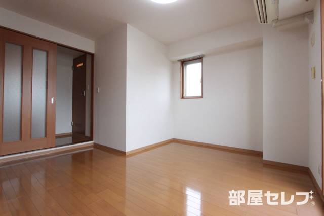 居室・リビング　広く使えるお部屋です