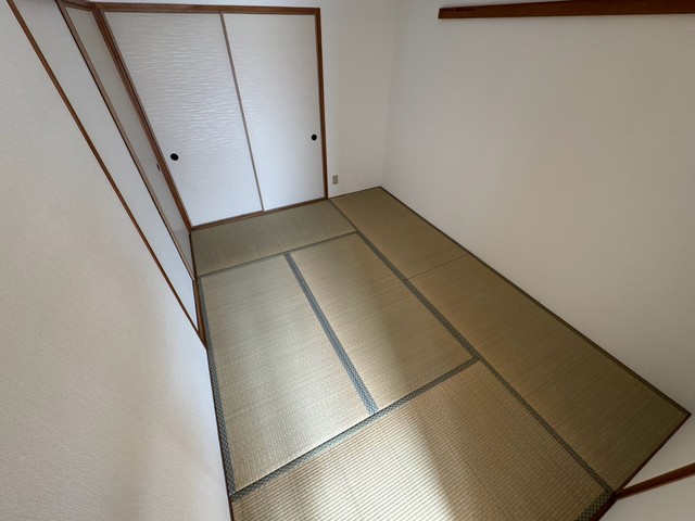 ＪＲ関西本線 東部市場前駅 徒歩10分 8階建 築29年の居間写真