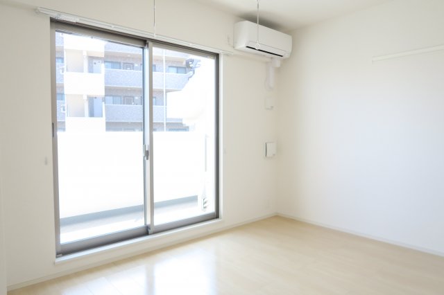 居室・リビング　★南東角部屋で日当たり良好！洋室７．１帖の画像です。★