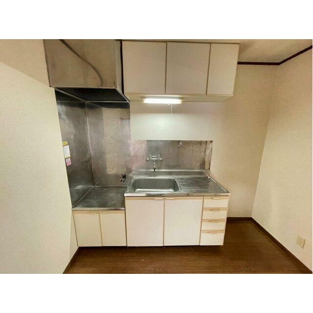 キッチン　退去前の為、前回募集時の写真です。