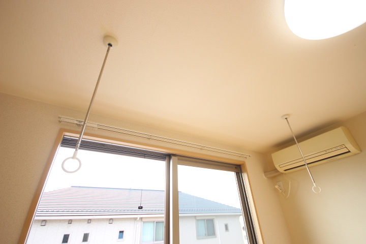 その他設備　室内洗濯物干し掛け、急な雨の日でも安心です！
