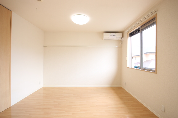 その他部屋・スペース　南向き洋室５、４帖、エアコン完備です！