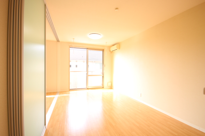 居室・リビング　南向きＬＤＫ１３、７帖、日当たり良好です！