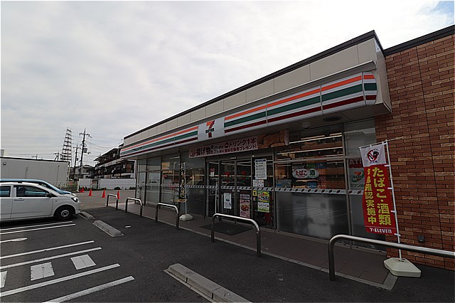 コンビニ　セブンイレブン大東中垣内5丁目店（コンビニ）まで646m
