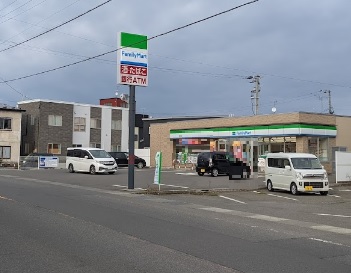 コンビニ　ファミリーマート青森油川店（コンビニ）まで1069m
