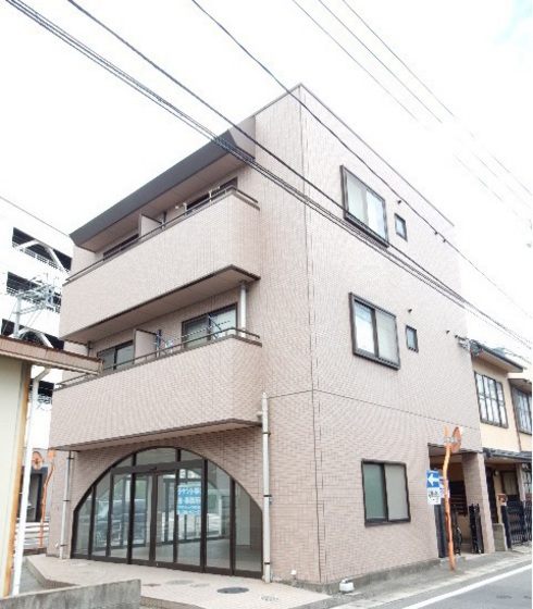 岡山市中区原尾島のマンションの建物外観