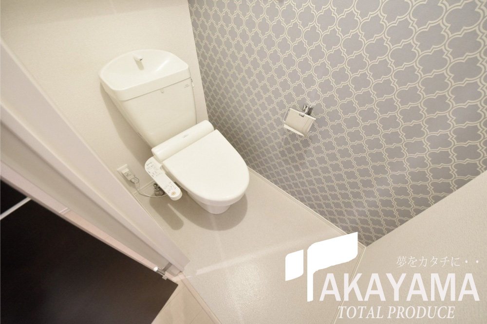 エントランス　トイレ、ウォシュレット＋上棚付きの清潔感あるトイレです★
