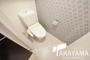 エントランス　トイレ、ウォシュレット＋上棚付きの清潔感あるトイレです★