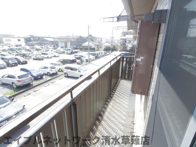 バルコニー　暖かな日差しのふりそそぐバルコニー