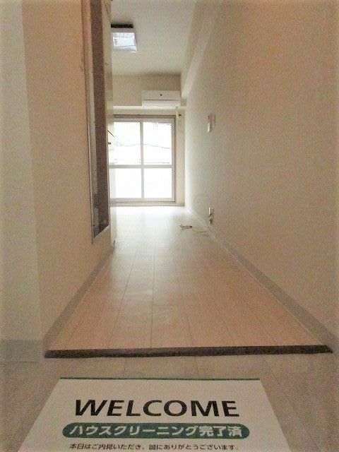 玄関　意外と広い玄関！壁クロス張替え、床張替え！