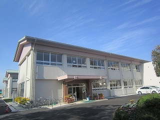 小学校　南小学校（小学校）まで900m