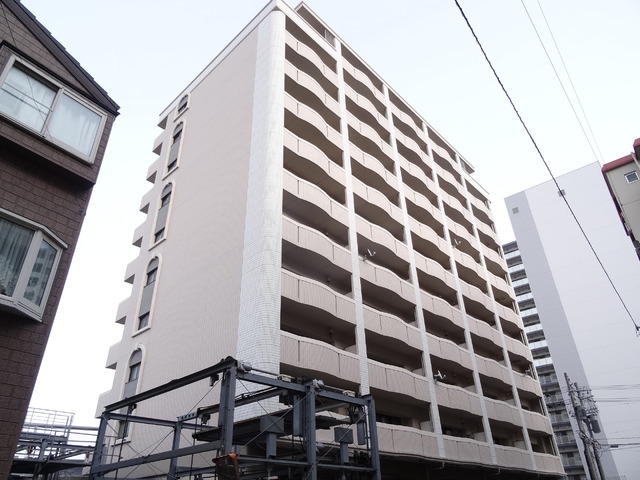 新潟市中央区下大川前通５ノ町のマンションの建物外観