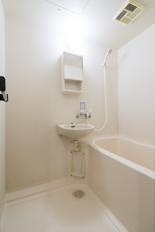 バス・シャワールーム　図面と現状に相違がある場合には現状を優先