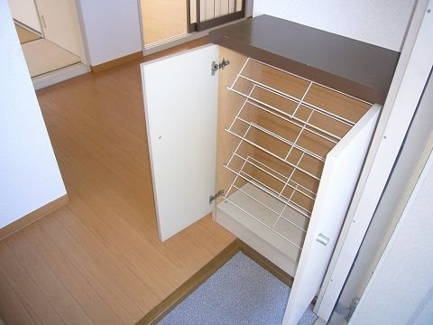 【糟屋郡粕屋町花ヶ浦のアパートのエントランス】